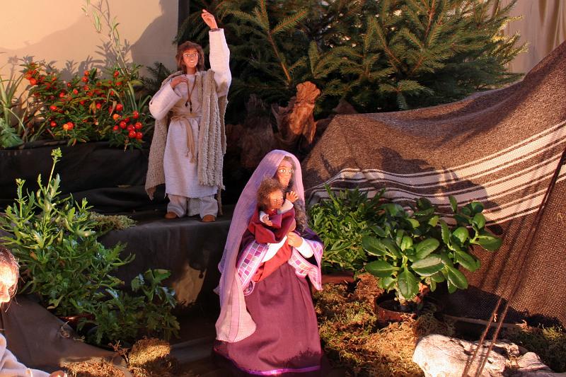 120129krippe_sigdorf008.jpg - Es war im fünfzehnten Jahr der Regierung des Kaisers Tiberius; Pontius Pilatus war Statthalter von Judäa, Herodes Tetrarch von Galiläa, sein Bruder Philippus Tetrarch von Ituräa und Trachonitis, Lysanias Tetrarch von Abilene; Hohepriester waren Hannas und Kajaphas. Da erging in der Wüste das Wort Gottes an Johannes, den Sohn des Zacharias. Und er zog in die Gegend am Jordan und verkündigte dort überall Umkehr und Taufe zur Vergebung der Sünden. (Lk 3, 1ff)